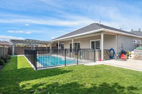 936 Arrowhead Trail Eagle Point OR 97524
