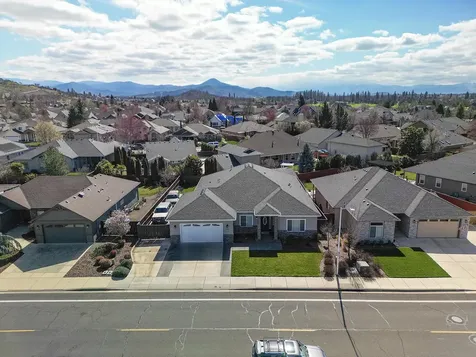 936 Arrowhead Trail Eagle Point OR 97524