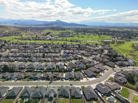 936 Arrowhead Trail Eagle Point OR 97524
