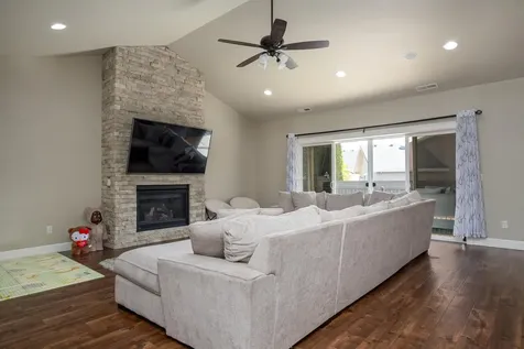 936 Arrowhead Trail Eagle Point OR 97524