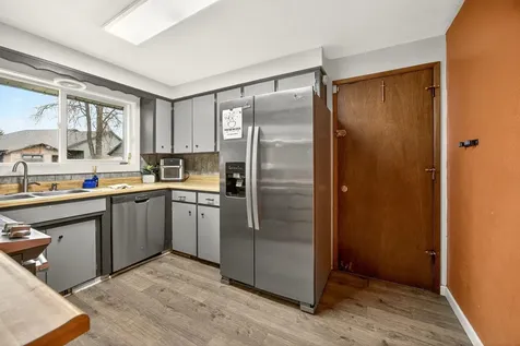 2175 Delta Waters Road Medford OR 97504