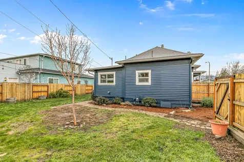 1032 W 10th Street Medford OR 97501
