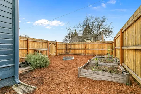 1032 W 10th Street Medford OR 97501