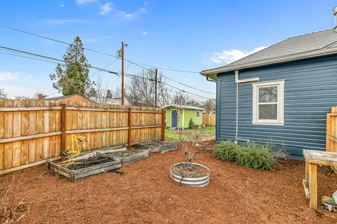 1032 W 10th Street Medford OR 97501
