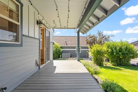 1082 SE Yarrow Avenue Madras OR 97741