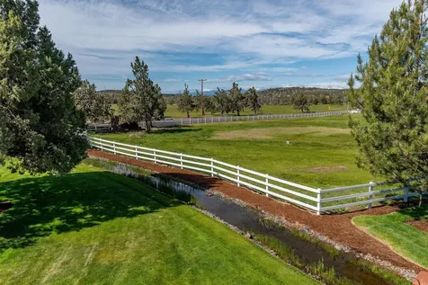 6419 NE Juniper Ridge Road Redmond OR 97756