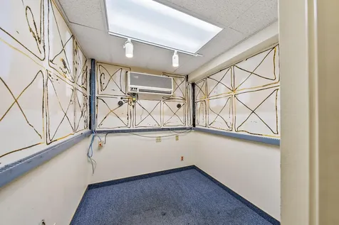 655 W Umpqua Street Roseburg OR 97471