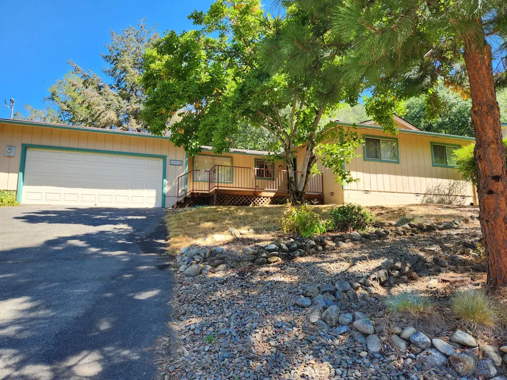 1661 NE Terrace Drive Grants Pass OR 97526