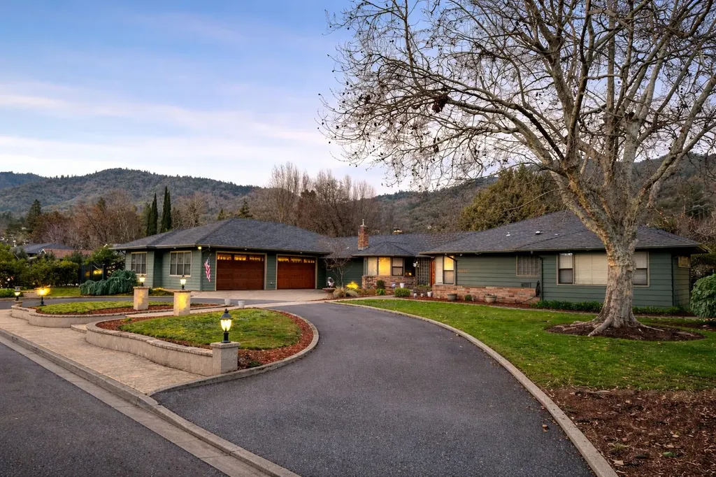 1117 NE Memorial Drive Grants Pass OR 97526