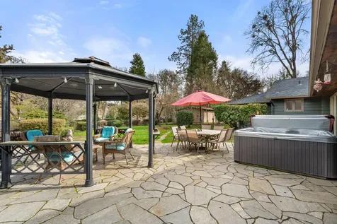 1117 NE Memorial Drive Grants Pass OR 97526