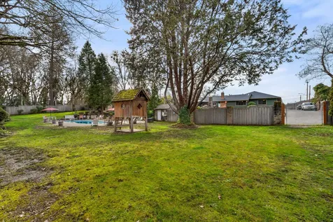 1117 NE Memorial Drive Grants Pass OR 97526