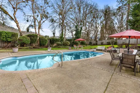 1117 NE Memorial Drive Grants Pass OR 97526