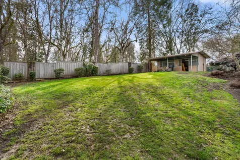 1117 NE Memorial Drive Grants Pass OR 97526