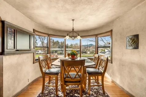 1117 NE Memorial Drive Grants Pass OR 97526