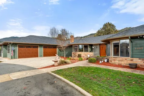 1117 NE Memorial Drive Grants Pass OR 97526