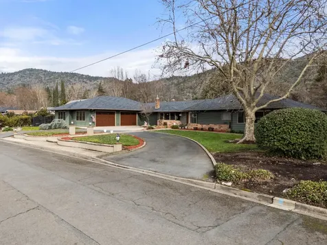 1117 NE Memorial Drive Grants Pass OR 97526