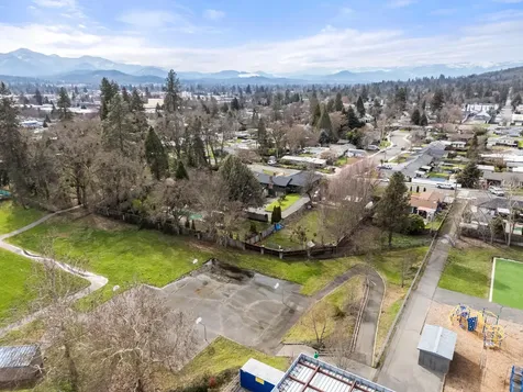 1117 NE Memorial Drive Grants Pass OR 97526