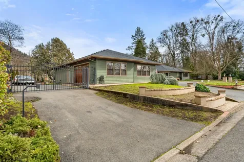 1117 NE Memorial Drive Grants Pass OR 97526
