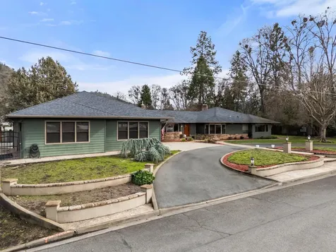 1117 NE Memorial Drive Grants Pass OR 97526