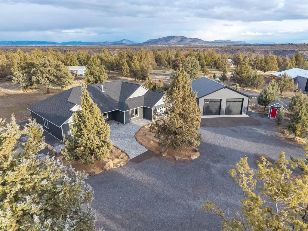 8081 SW Paious Drive Culver OR 97734