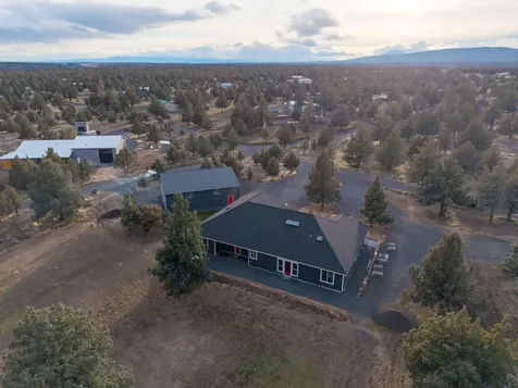 8081 SW Paious Drive Culver OR 97734
