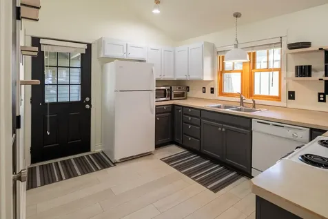 335 S Cottonwood Street Sisters OR 97759