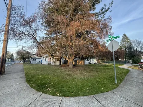 1052 W 12th Street Medford OR 97501