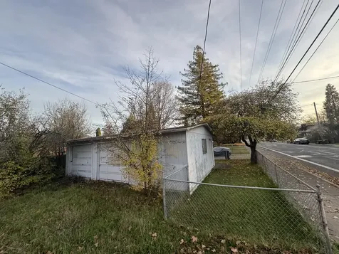1052 W 12th Street Medford OR 97501