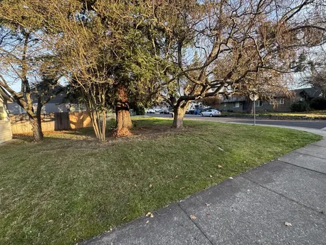 1052 W 12th Street Medford OR 97501