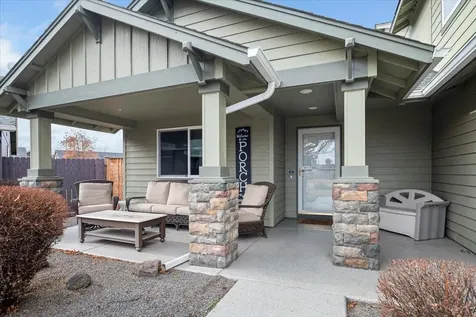 2240 NW Oak Court Redmond OR 97756