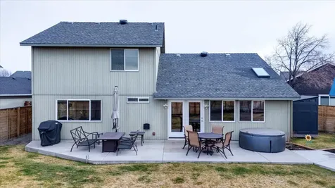 2240 NW Oak Court Redmond OR 97756