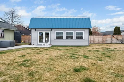 2240 NW Oak Court Redmond OR 97756