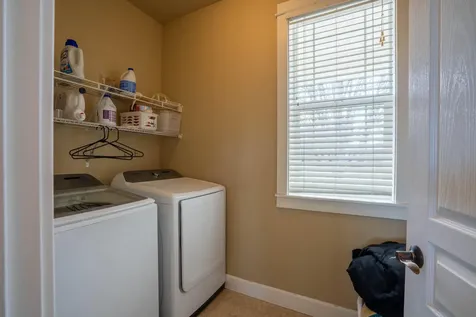 1334 SW Rimrock Way Redmond OR 97756