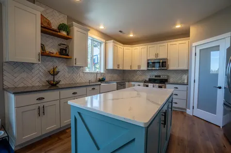 1334 SW Rimrock Way Redmond OR 97756