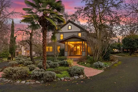 668 N Main Street Ashland OR 97520