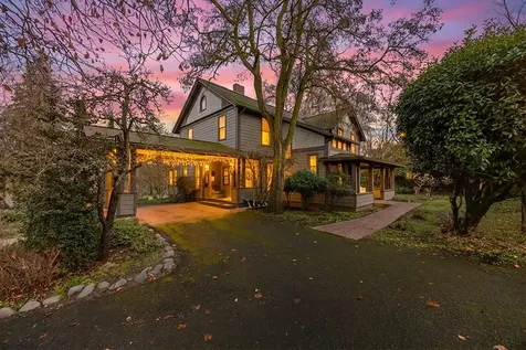 668 N Main Street Ashland OR 97520