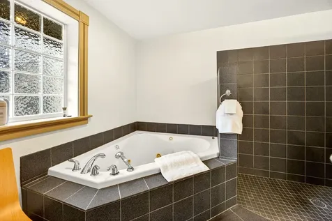668 N Main Street Ashland OR 97520