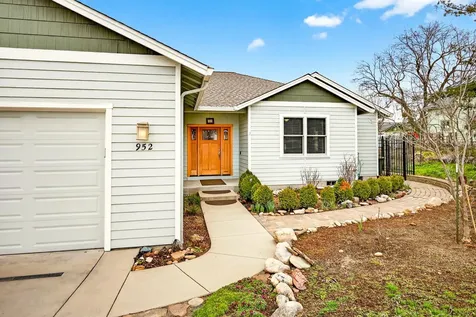 952 Oak Street Ashland OR 97520