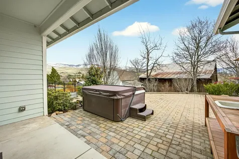 952 Oak Street Ashland OR 97520