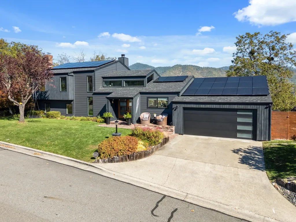 1021 NW Starlite Place Grants Pass OR 97526