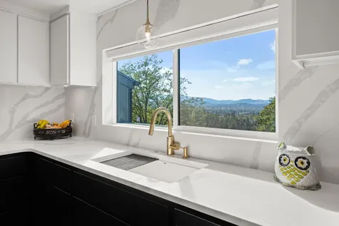 1021 NW Starlite Place Grants Pass OR 97526