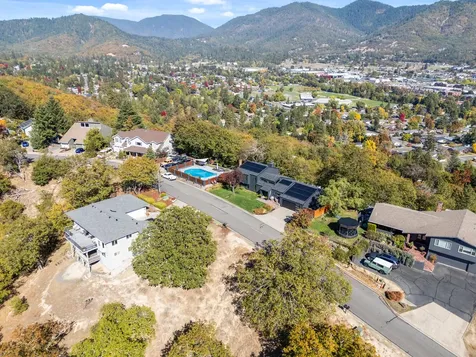 1021 NW Starlite Place Grants Pass OR 97526