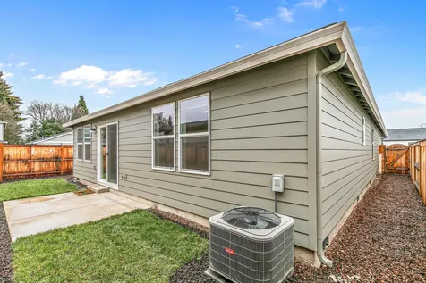 567 Black Bear Drive Medford OR 97501