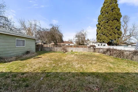 1124 Mount Pitt Avenue Medford OR 97501