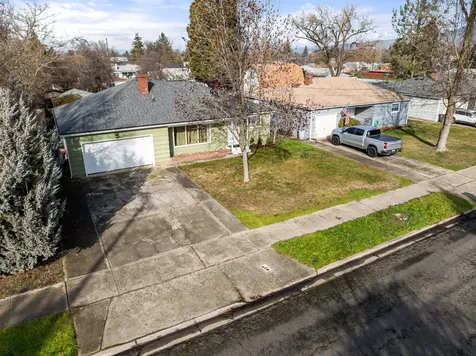 1124 Mount Pitt Avenue Medford OR 97501