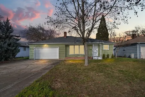 1124 Mount Pitt Avenue Medford OR 97501
