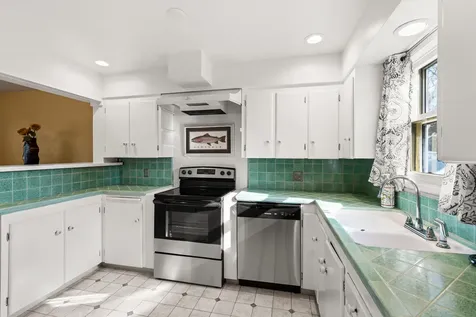 1124 Mount Pitt Avenue Medford OR 97501
