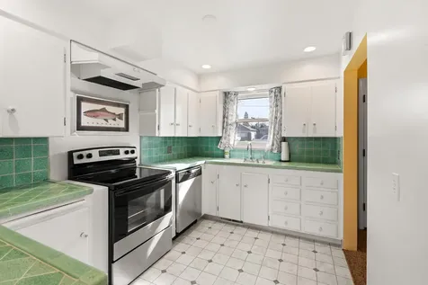 1124 Mount Pitt Avenue Medford OR 97501