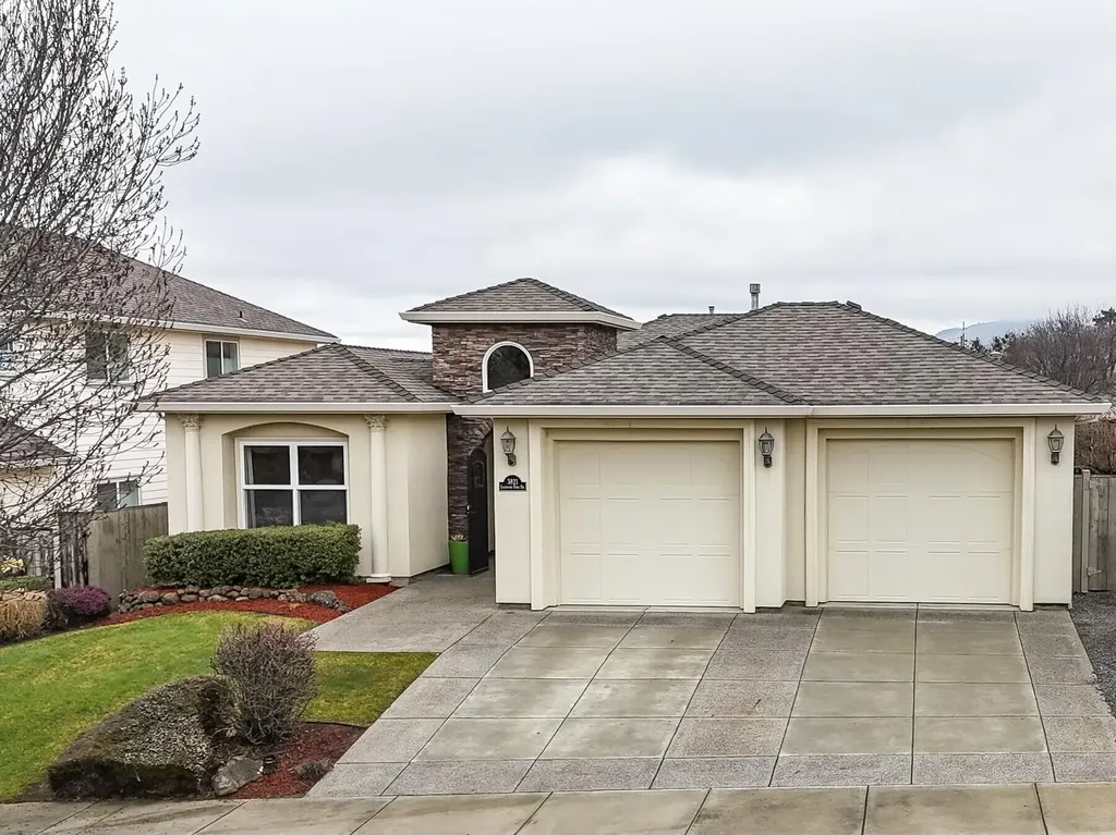 3821 Sherwood Park Drive Medford OR 97504