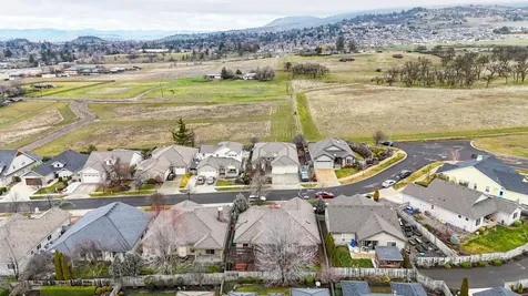 3821 Sherwood Park Drive Medford OR 97504